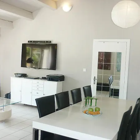 Villa Bosquet آجد